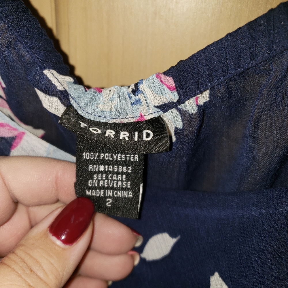 Womens plus sz Torrid 2X Navy Floral Trendy Tank Top shirt - Picture 2 of 5